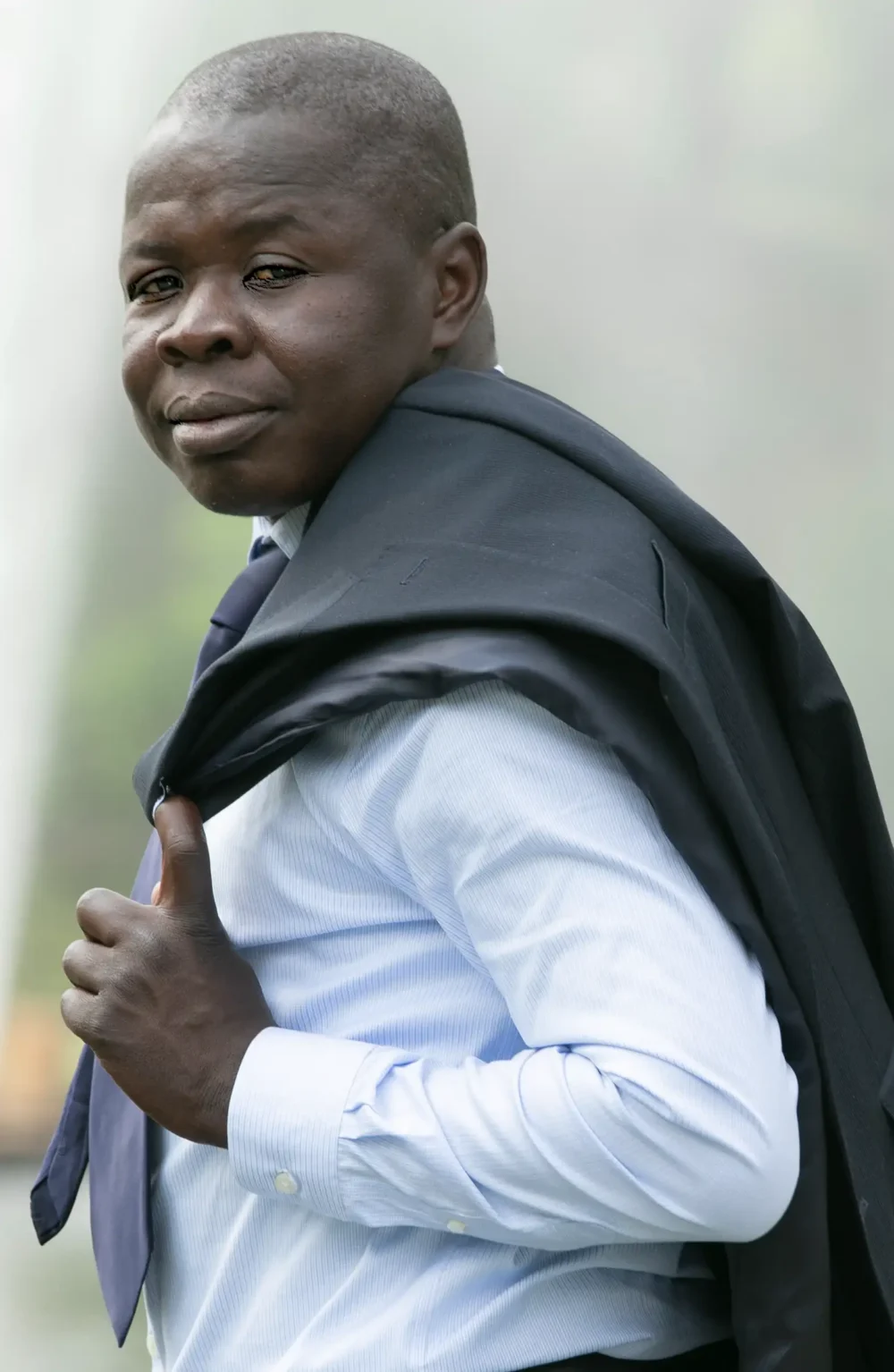 Dr. Fidèle Ndjoulou, fondateur de Fidelis Coaching, auteur et conférencier spécialisé en lecture rapide.